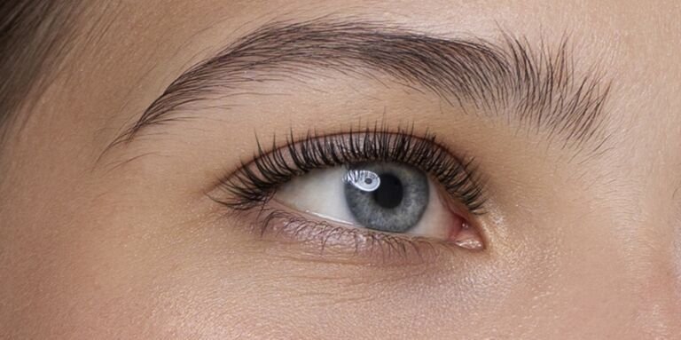 close-up-before-after-eyelashes-extensions (1)