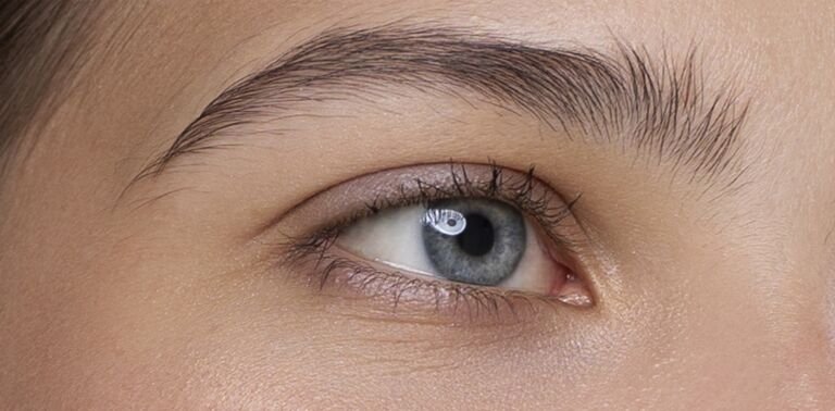 close-up-before-after-eyelashes-extensions